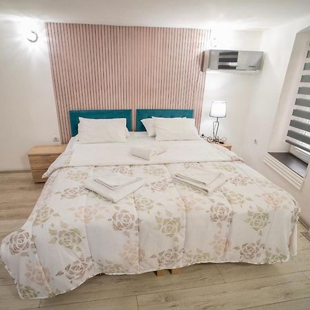 Apartmani Aleksandra U Centru Grada Kragujevac Esterno foto