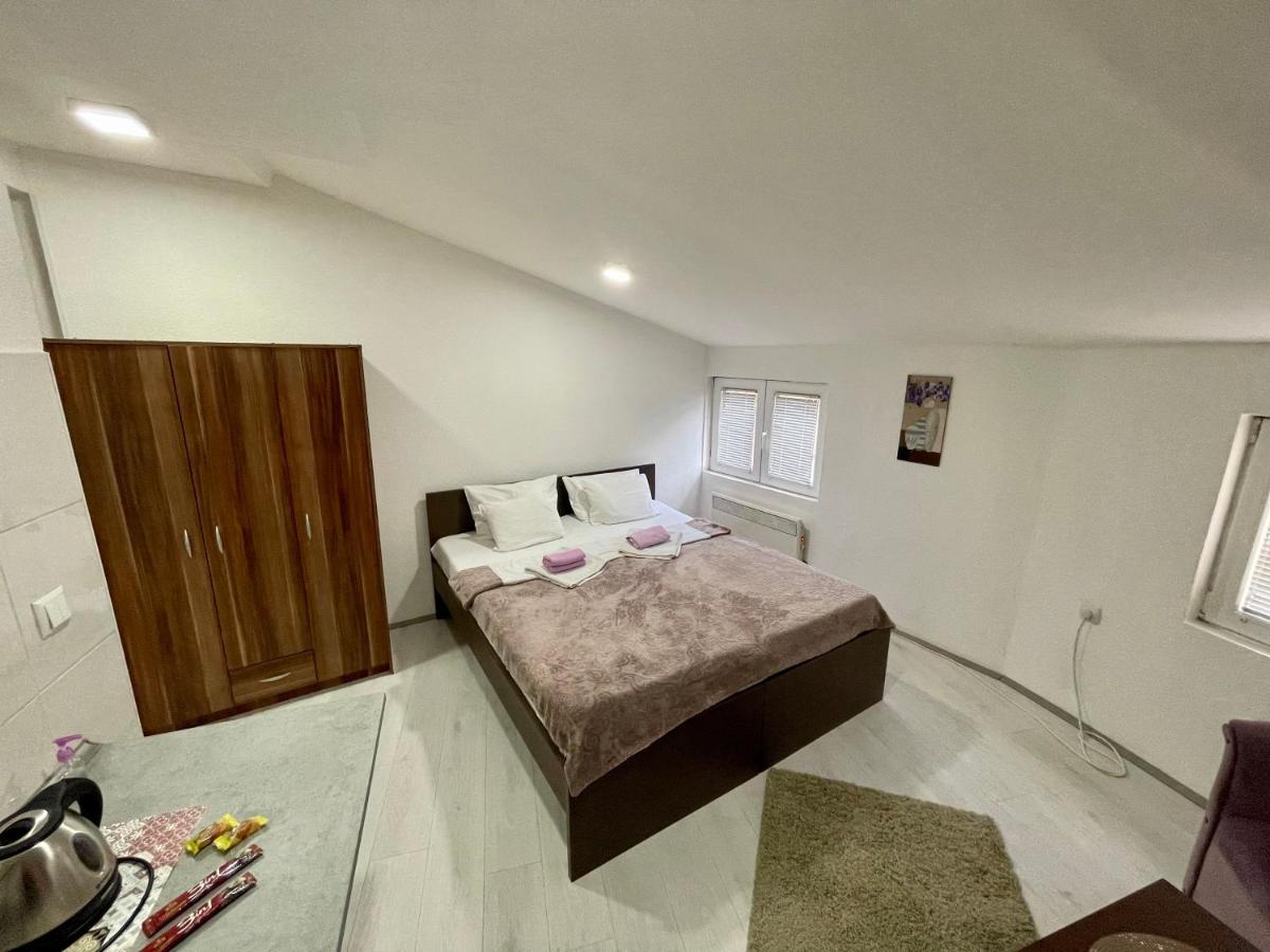 Apartmani Aleksandra U Centru Grada Kragujevac Esterno foto