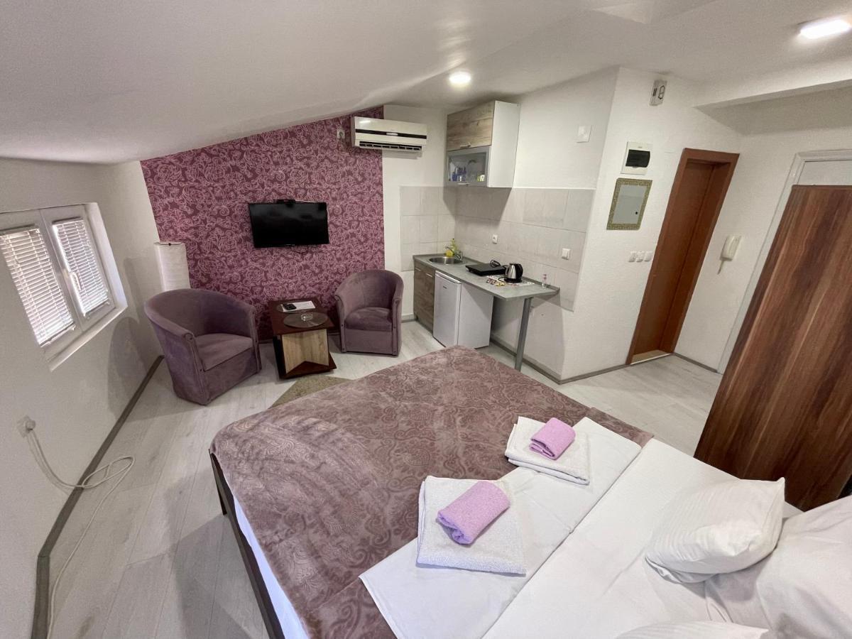 Apartmani Aleksandra U Centru Grada Kragujevac Esterno foto