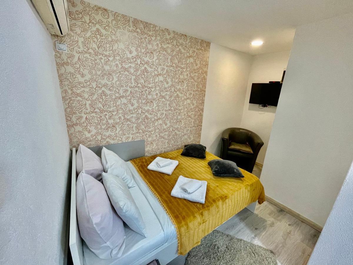Apartmani Aleksandra U Centru Grada Kragujevac Esterno foto
